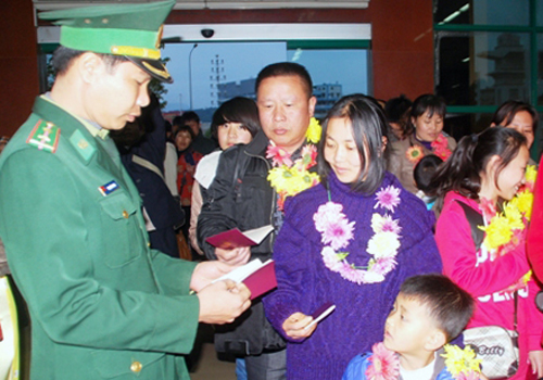 ທ່ອງທ່ຽວມາຈາກຈີນ 1.400 ຄົນໄດ້ຜ່ານດ່ານຊາຍ ແດນສາກົນລ່າວກາຍ